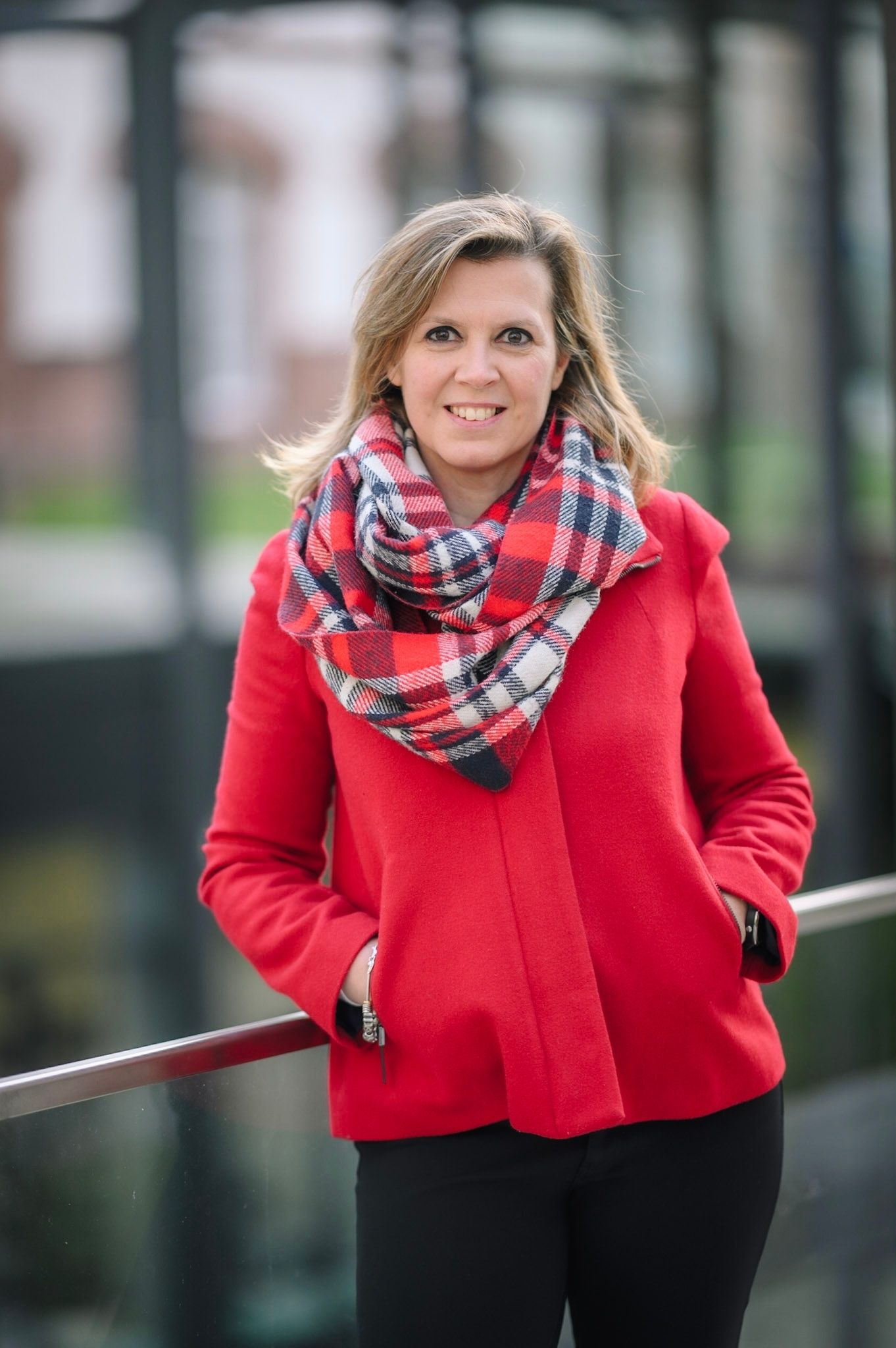 VIVIANA_SILVA_red_jacket